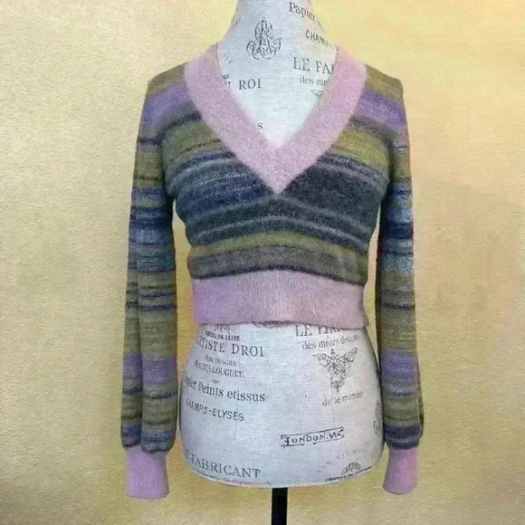 Aritzia Sunday Best Kitten V-Neck Cropped Sweater Small Excellent Condition! - Picture 4 of 9